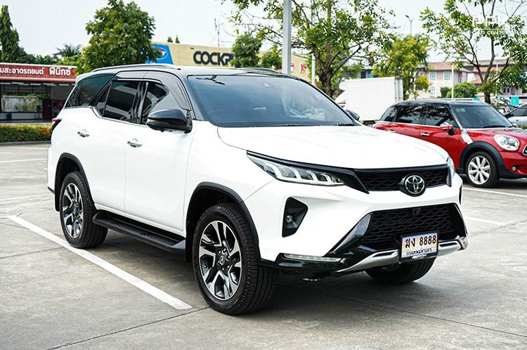 Toyota Fortuner 2022 2.8 Legender Black Top Utility-car ดีเซล ไม่ติดแก๊ส เกียร์อัตโนมัติ ขาว รูปที่ 3