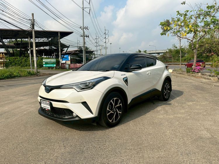 Toyota C-HR 2019 1.8 Hybrid Hi Sedan เบนซิน ไม่ติดแก๊ส เกียร์อัตโนมัติ ขาว รูปที่ 2