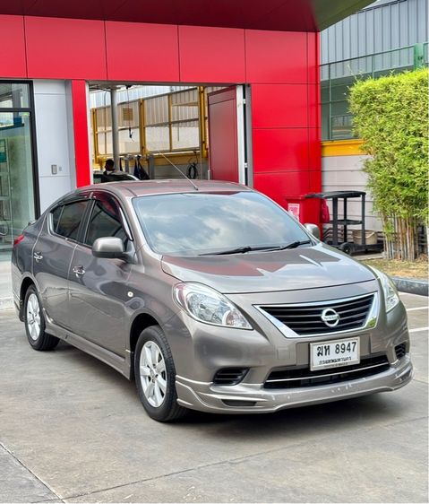 รถ Nissan Almera 1.2 V สี บรอนซ์ทอง