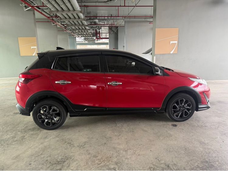 รถ Toyota Yaris 1.2 High Cross สี แดง