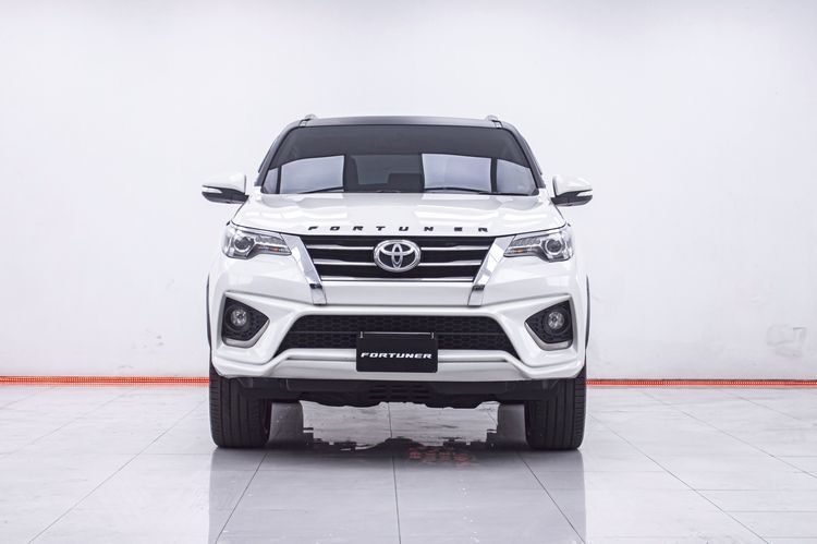 Toyota Fortuner 2018 2.8 TRD Sportivo 4WD Utility-car ดีเซล ไม่ติดแก๊ส เกียร์อัตโนมัติ ขาว รูปที่ 4