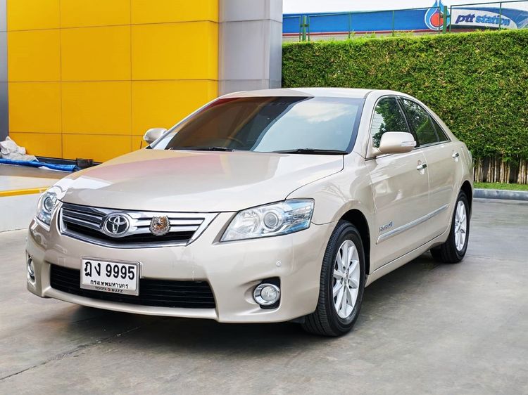 รถ Toyota Camry 2.4 Hybrid สี น้ำตาล