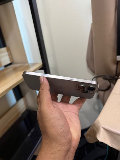 iPhone 16 Pro Max 256GB Natural Titanium เดิมๆ แบตแท้ 100 กล้องมีเลเซอร์นิดนึง เน้นใช้งาน คุ้มมากครับ รูปที่ 12