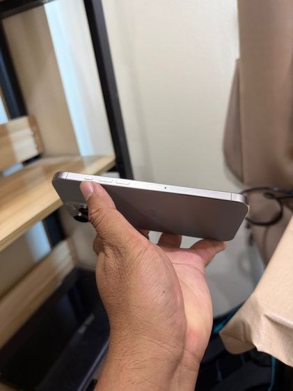 iPhone 16 Pro Max 256GB Natural Titanium เดิมๆ แบตแท้ 100 กล้องมีเลเซอร์นิดนึง เน้นใช้งาน คุ้มมากครับ รูปที่ 11