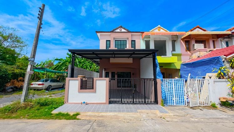 ขายทาวน์เฮ้าส์ 2 ชั้น หลังมุม ม.เคซี รามอินทรา 8 ถนนไทยรามัญ 26 ตรว. 3 ห้องนอน 2 ห้องน้ำ ใกล้ทางด่วนจตุโชติ