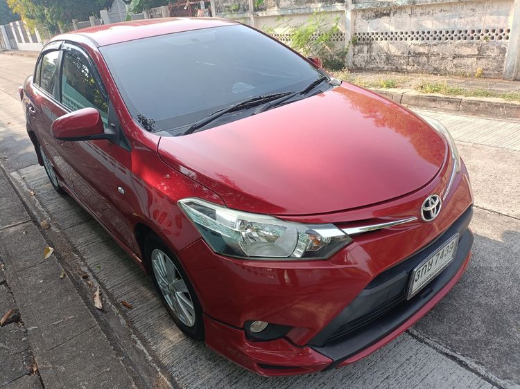 รถ Toyota Vios 1.5 E สี แดง