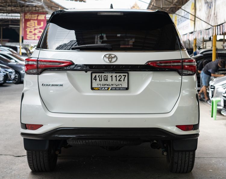 Toyota Fortuner 2023 2.4 Legender Black Top Utility-car ดีเซล ไม่ติดแก๊ส เกียร์อัตโนมัติ ขาว รูปที่ 4
