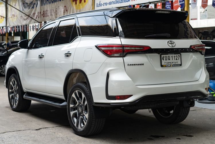 Toyota Fortuner 2023 2.4 Legender Black Top Utility-car ดีเซล ไม่ติดแก๊ส เกียร์อัตโนมัติ ขาว รูปที่ 3