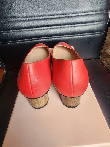 รองเท้าคัทชูสีแดง รูปที่ 3