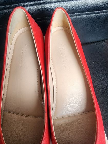 รองเท้าคัทชูสีแดง รูปที่ 4