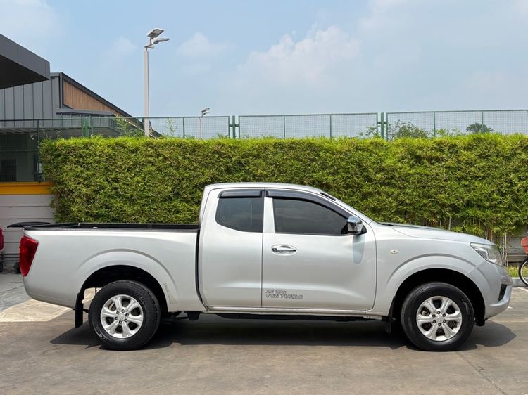 Nissan Navara 2021 2.5 E Pickup ดีเซล เกียร์ธรรมดา บรอนซ์เงิน รูปที่ 4