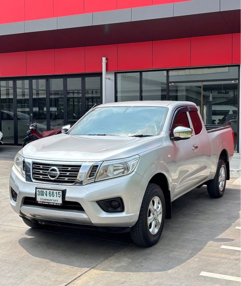 Nissan Navara 2021 2.5 E Pickup ดีเซล เกียร์ธรรมดา บรอนซ์เงิน รูปที่ 2