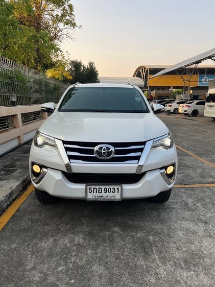 Toyota Fortuner 2017 2.8 V Utility-car ดีเซล เกียร์อัตโนมัติ ขาว รูปที่ 2