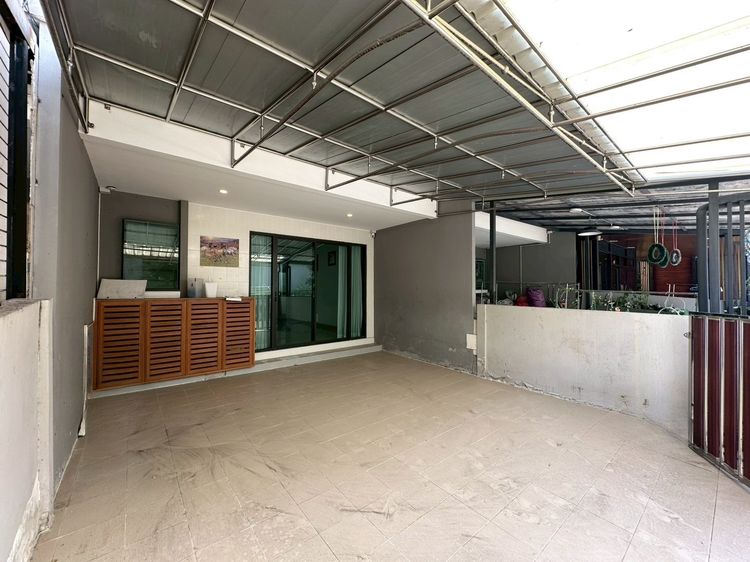 Sena Development มีบางส่วน 2014 J GRAND สาทร-กัลปพฤกษ์ ทาวน์โฮม 3 ชั้น หน้าบ้านไม่ชนใคร ติดถนนใหญ่กัลปพฤกษ์ เข้าออกสาทรสะดวก ใกล้รถไฟฟ้า MRT สายสีน้ำเงิน สถานีหลักสอง สถาพ รูปที่ 2