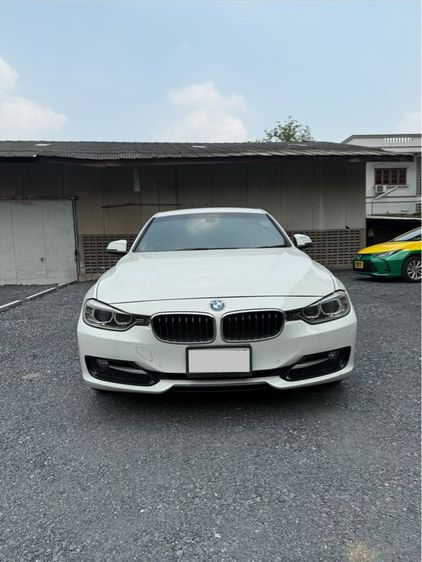BMW Series 3 2014 320d Sedan ดีเซล ไม่ติดแก๊ส เกียร์อัตโนมัติ ขาว รูปที่ 2