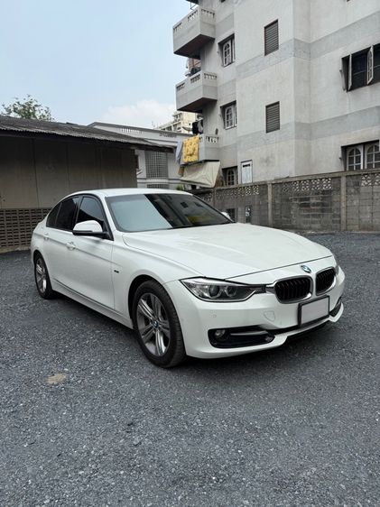 รถ BMW Series 3 320d สี ขาว