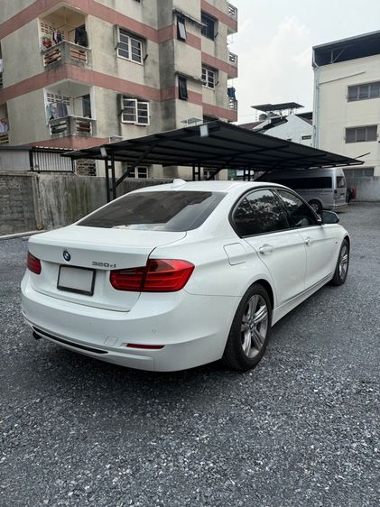 BMW Series 3 2014 320d Sedan ดีเซล ไม่ติดแก๊ส เกียร์อัตโนมัติ ขาว รูปที่ 4