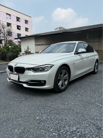 BMW Series 3 2014 320d Sedan ดีเซล ไม่ติดแก๊ส เกียร์อัตโนมัติ ขาว รูปที่ 3