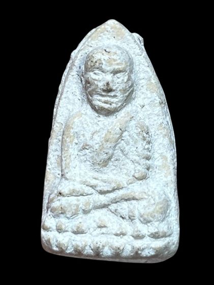 หลวงปู่ทวดพิมพ์เตารีด เนื้อสีขาวนวล