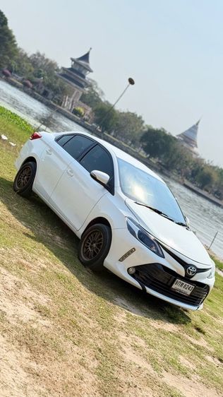 Toyota Vios 2020 1.5 Mid Sedan เบนซิน ไม่ติดแก๊ส เกียร์อัตโนมัติ ขาว รูปที่ 2