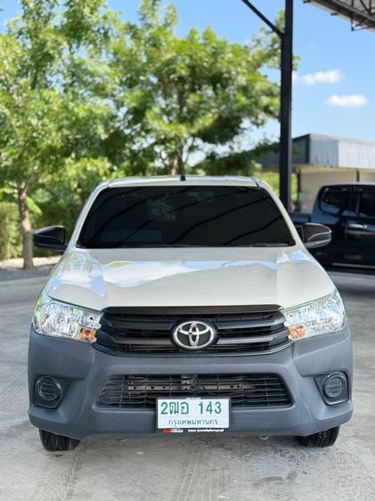 รถ Toyota Hilux Revo 2.4 J สี ขาว
