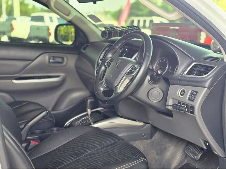 Mitsubishi Triton 2016 2.4 GLS Plus Pickup ดีเซล ไม่ติดแก๊ส เกียร์อัตโนมัติ ขาว รูปที่ 3