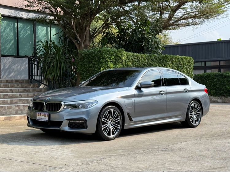 BMW Series 5 2020 530e Sedan ปลั๊กอินไฮบริด (PHEV) ไม่ติดแก๊ส เกียร์อัตโนมัติ ฟ้า รูปที่ 4