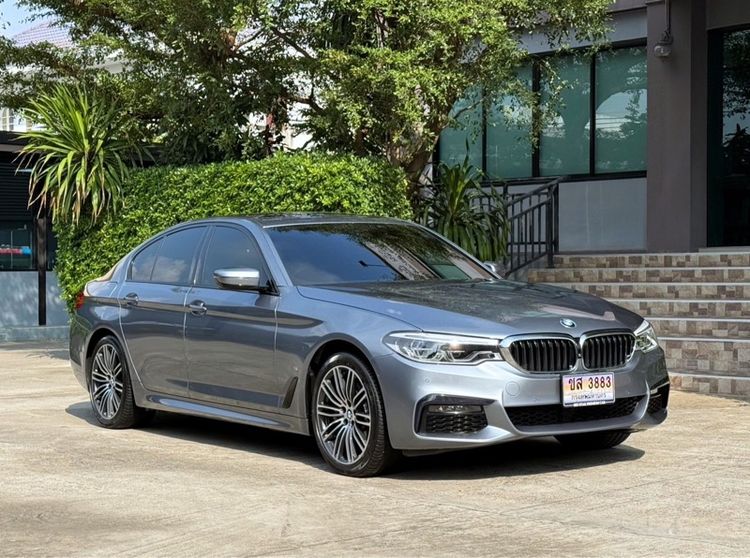 รถ BMW Series 5 530e สี ฟ้า