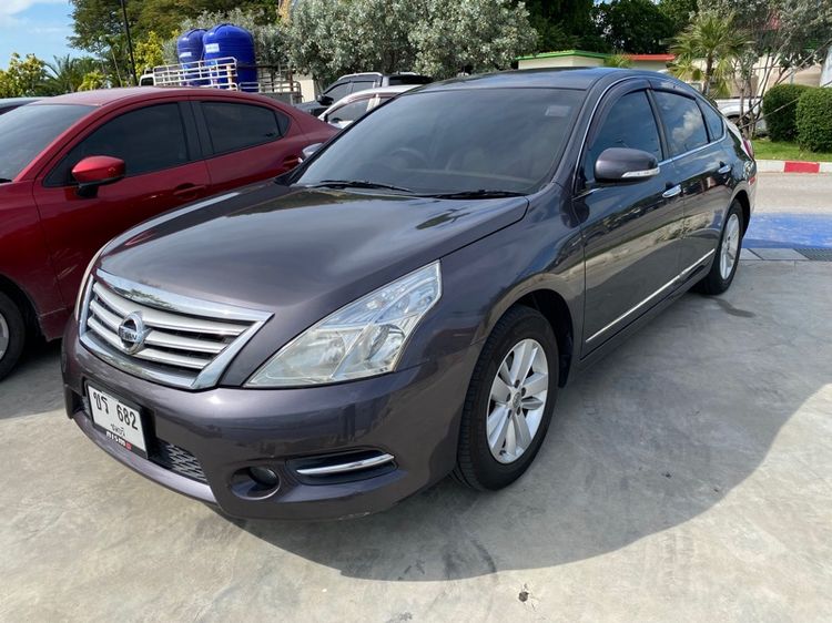 รถ Nissan Teana 2.0 200 XL สี ม่วง