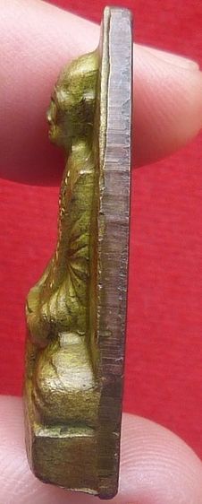 รูปเหมือนหลวงพ่อพรหม พิมพ์เข่ากว้างหลังเตารีด รูปที่ 3