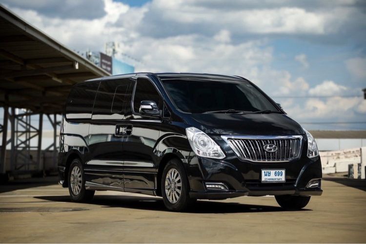 Hyundai H-1  2017 2.5 Elite Van ดีเซล ไม่ติดแก๊ส เกียร์อัตโนมัติ ดำ รูปที่ 4