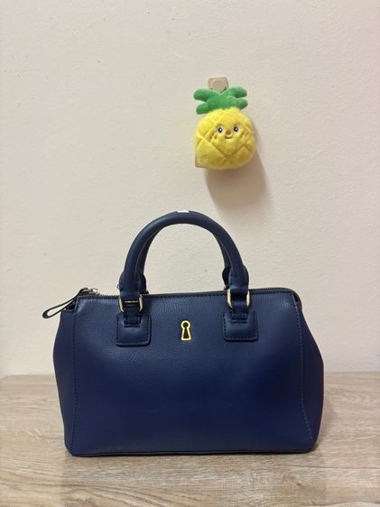 กระเป๋าถือทรง Satchel สีน้ำเงินกรมท่า