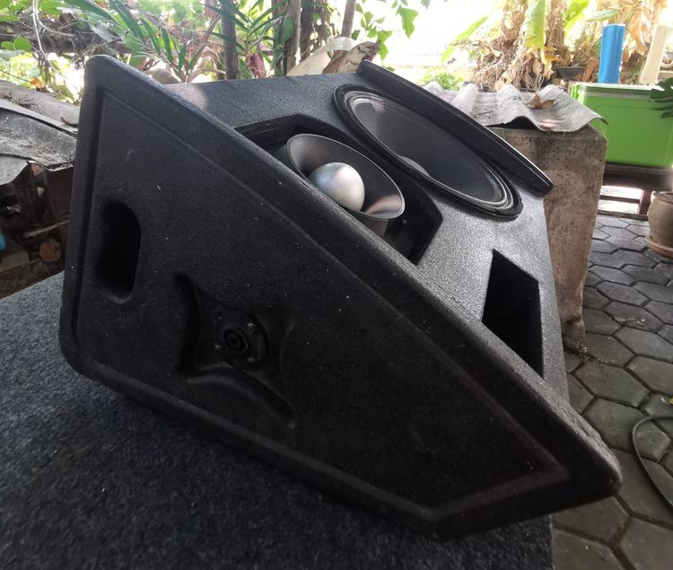 เพาเวอร์แอมป์  1 แท่น ลำโพง  2 ตู้ รางปลั๊กไฟ  1 ชุด รูปที่ 6