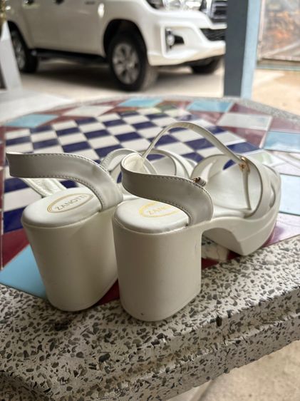 รองเท้าส้นสูง รูปที่ 5