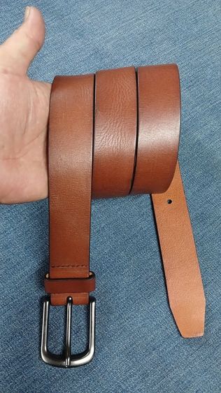 เข็มขัดJOHNSTON  MURPHY
เอว 37 ถึง 41 กว้าง 1.3 
ยาวรวมหัว 47.7 หนังสวย มีรอยตามใช้
 รูปที่ 2