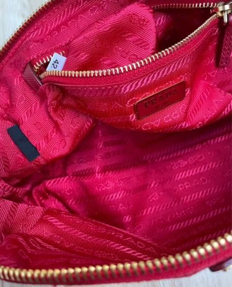 Prada Pouch Clutch ของแท้ มือสอง รูปที่ 8