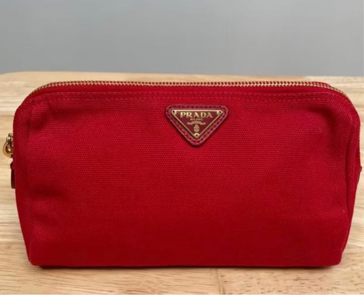 แดง ผ้า Prada Pouch Clutch ของแท้ มือสอง