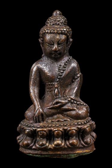 พระกริ่งบรมพุทธโธ ชินบัญชร หลวงปู่ทิม วัดละหารไร่ ก้นอุดผงพราย