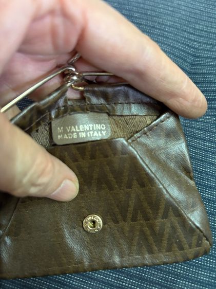 karl lagerfeld. กระเป๋า  หมวก   รูปที่ 18