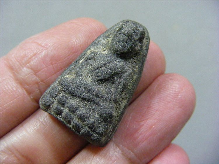 เก่าๆ หลวงปู่ทวดเนื้อว่านฝังตะกรุด  รูปที่ 3