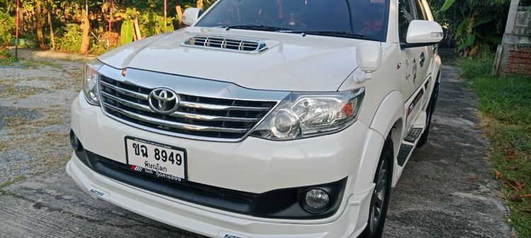 รถ Toyota Fortuner 3.0 V 2WD Champ Midnight Shine สี ขาว