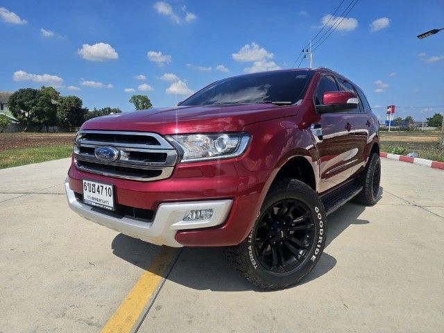 รถ Ford Everest 3.2 Titanium 4WD สี แดง