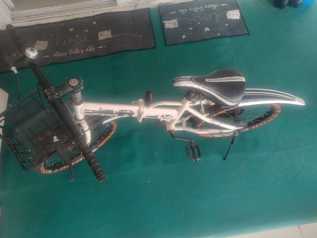 
จักรยานเสือภูเขาเด็กขนาด 20 นิ้ว ตัวรถทำจากเหล็ก และสามารถพับ เก็บได้

สำหรับเด็กอายุ 6-10 ปี

ยางมีลวดลาย "SPORT" ชื่อแบรนด์ KBEIQI