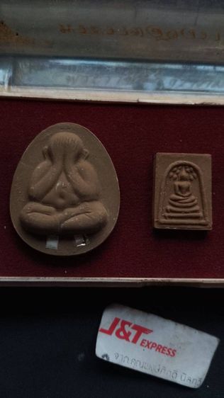 หลวงปู๋โต๊ะวัดประดู่ฉิมพลียกชุด1กล่อง3องค์พระสวยมากอยู่ในกล่องอย่างดีพระบ้านพึ่งได้มากล่องเก่าตามกาลเวลาแบบนี้หายาก รูปที่ 4