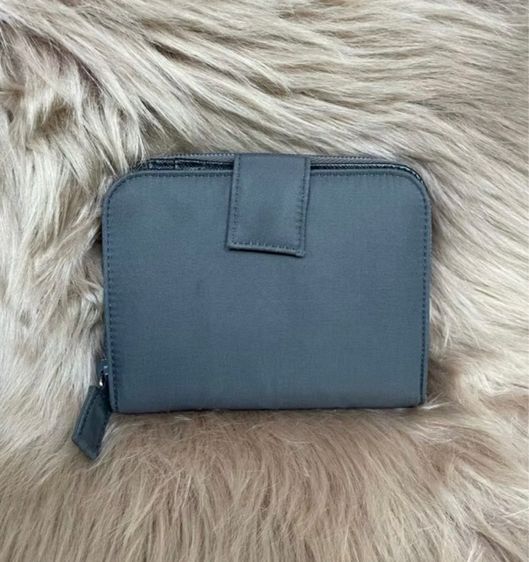 Prada Nylon Wallet สีเทา ของแท้ มือสอง รูปที่ 2