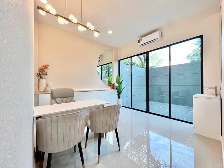 ให้เช่าร้าน ถนนนวลจันทร์ ย่านลูกค้ามีกำลังซื้อสูง  เหมาะกับคลินิก หรือร้านสักคิ้ว รูปที่ 5