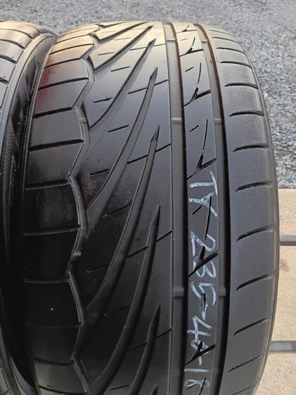 ยางคู่ TOYO TR1 235-40-18 ปี3622 รูปที่ 3