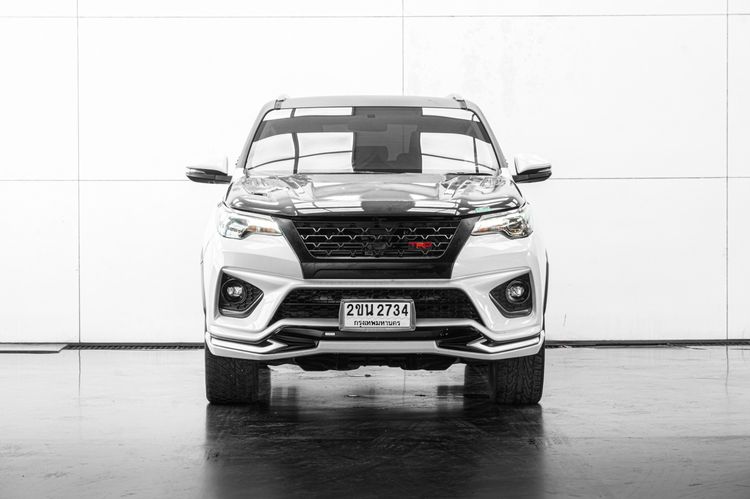 Toyota Fortuner 2018 2.8 V TRD Sportivo II Black Top 4WD Utility-car ดีเซล ไม่ติดแก๊ส เกียร์อัตโนมัติ ขาว รูปที่ 3