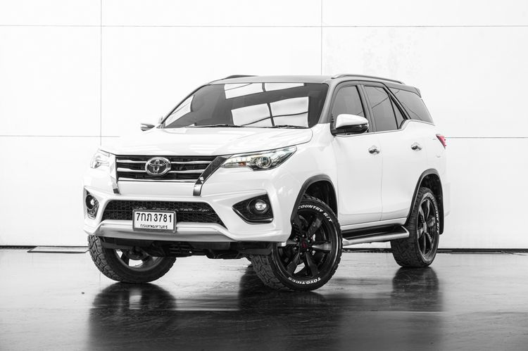 Toyota Fortuner 2018 2.8 V TRD Sportivo II Black Top Utility-car ดีเซล ไม่ติดแก๊ส เกียร์อัตโนมัติ ขาว รูปที่ 2