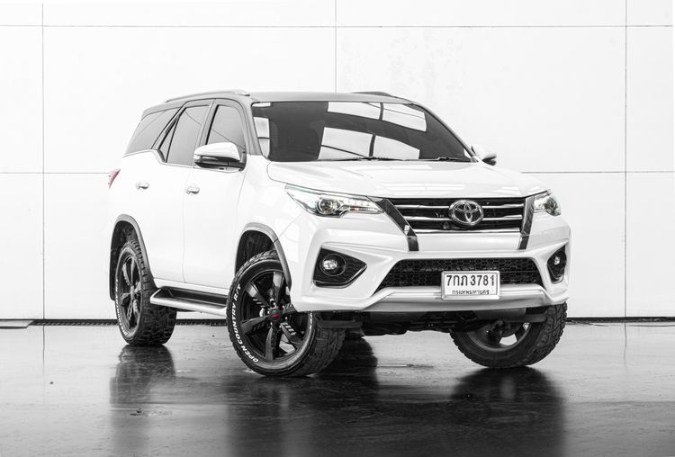 Toyota Fortuner 2018 2.8 V TRD Sportivo II Black Top Utility-car ดีเซล ไม่ติดแก๊ส เกียร์อัตโนมัติ ขาว รูปที่ 3